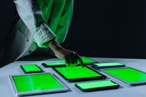 Câmera de segurança precisa de internet? Entenda como cada sistema funciona