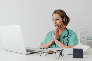 Consulta médica online é confiável? Veja como escolher um atendimento seguro