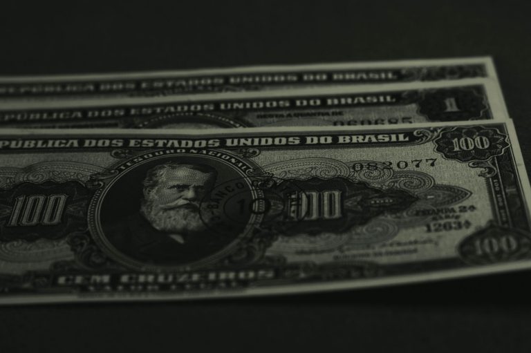 Nome sujo impede abrir conta? Entenda seus direitos e as opções disponíveis